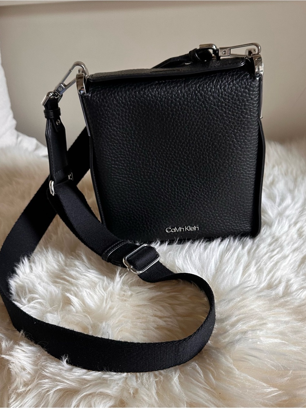 Calvin Klein Fay mini crossbody black - Picture 2 of 14